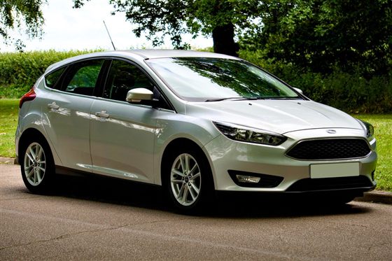 Ford Focus prata